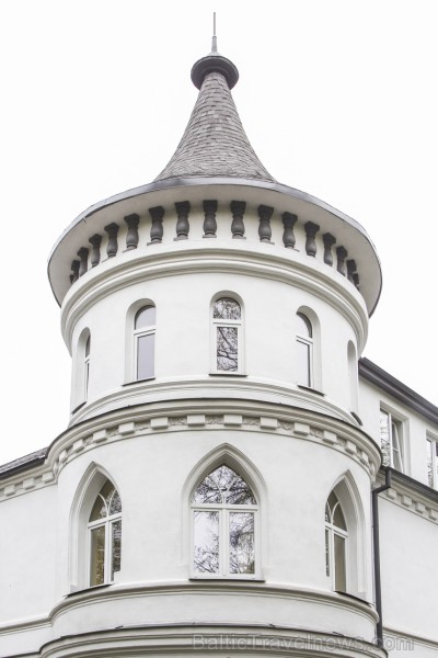 Baldones Baltā pils ir būvēta 1901. gadā kā pana Mickēviča medību pils. Pilī patlaban atrodas Baldones mūzikas pamatskola un Baldones mūzikas skola. B Baldones Baltā pils ir būvēta 1901. gadā kā pana Mickēviča medību pils. Pilī patlaban atrodas Baldones mūzikas pamatskola un Baldones mūzikas skola. B 122528