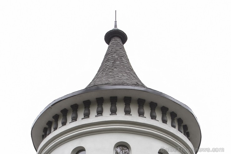 Baldones Baltā pils ir būvēta 1901. gadā kā pana Mickēviča medību pils. Pilī patlaban atrodas Baldones mūzikas pamatskola un Baldones mūzikas skola. B Baldones Baltā pils ir būvēta 1901. gadā kā pana Mickēviča medību pils. Pilī patlaban atrodas Baldones mūzikas pamatskola un Baldones mūzikas skola. B 122529