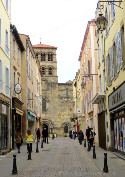 Travelnews.lv iepazīst Saint-Austremoine - vienu no Francijas skaistākajām romāņu baznīcām pilsētā Isuāra (Issoire) Travelnews.lv iepazīst Saint-Austremoine - vienu no Francijas skaistākajām romāņu baznīcām pilsētā Isuāra (Issoire) 122827