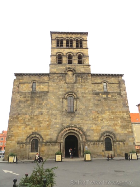 Travelnews.lv iepazīst Saint-Austremoine - vienu no Francijas skaistākajām romāņu baznīcām pilsētā Isuāra (Issoire) Travelnews.lv iepazīst Saint-Austremoine - vienu no Francijas skaistākajām romāņu baznīcām pilsētā Isuāra (Issoire) 122828