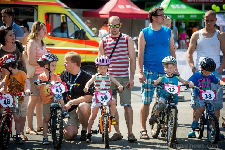 25. maijā Rīgā, Uzvaras parkā norisinājās Rīgas bērnu mini velomaratons, kurā piedalījušies teju 300 mazie riteņbraucēji vecumā no 3 līdz 11 gadiem 25. maijā Rīgā, Uzvaras parkā norisinājās Rīgas bērnu mini velomaratons, kurā piedalījušies teju 300 mazie riteņbraucēji vecumā no 3 līdz 11 gadiem 123027