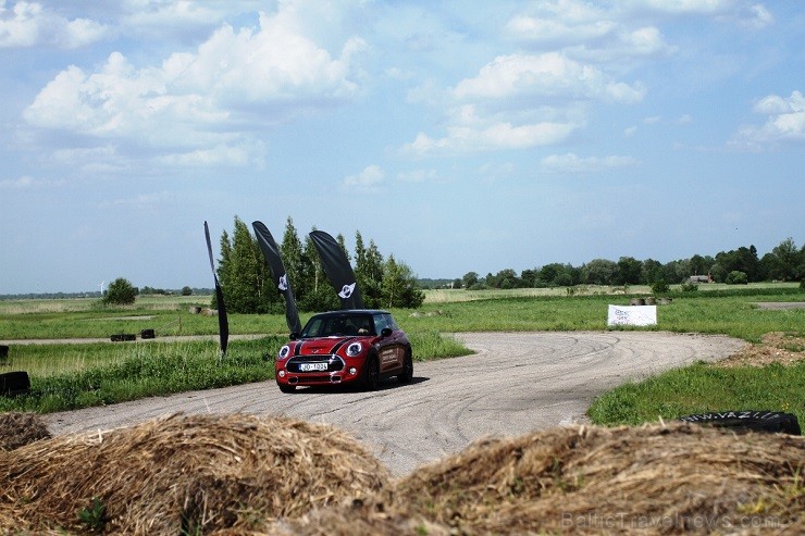 Galveno balvu, MINI superķiveri no oficiālā MINI pārstāvja Latvijā Inchcape BM Auto, šogad ieguva absolūtā labākā laika uzstādītājs, viesis no Baltkri Galveno balvu, MINI superķiveri no oficiālā MINI pārstāvja Latvijā Inchcape BM Auto, šogad ieguva absolūtā labākā laika uzstādītājs, viesis no Baltkri 123374