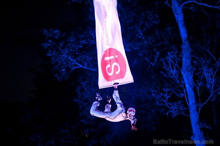 31. maijā Siguldas novada svētku laikā notika krāšņs Aerodium šovs. Tajā piedalījās gan 31. maijā Siguldas novada svētku laikā notika krāšņs Aerodium šovs. Tajā piedalījās gan