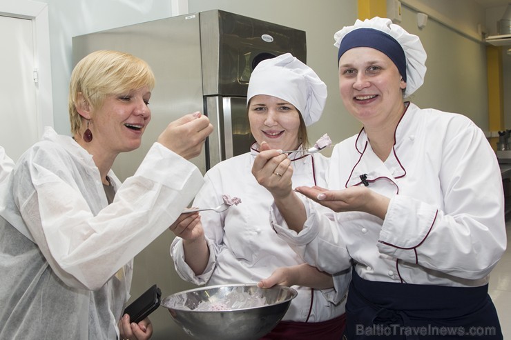 Kulinārijas meistarklase Rīgas Tūrisma un radošās industrijas tehnikumā ar Tommiju Ronti no Norvēģijas Kulinārijas meistarklase Rīgas Tūrisma un radošās industrijas tehnikumā ar Tommiju Ronti no Norvēģijas 124512