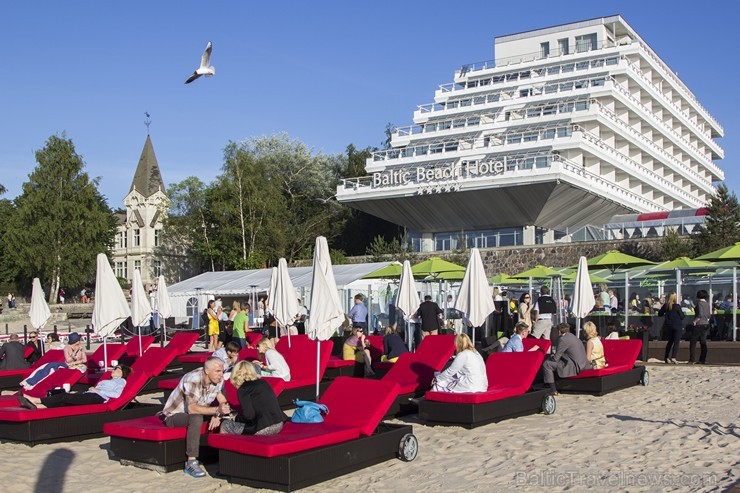 Pieczvaigžņu viesnīca Baltic Beach Hotel atklāj pludmales bāru Bar & Grill 124963