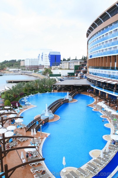 Daļa viesnīcas numuriņu ir ar skatu uz baseinu un jūru. Atpūtu Granada Luxury Resort&Spa un citās Turcijas viesnīcās variet rezervēt www.novatours.lv Daļa viesnīcas numuriņu ir ar skatu uz baseinu un jūru. Atpūtu Granada Luxury Resort&Spa un citās Turcijas viesnīcās variet rezervēt www.novatours.lv 125285