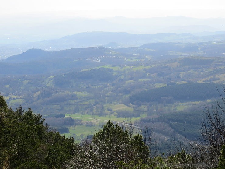 Travelnews.lv dodas iepazīt Francijas slaveno Puy de Dome virsotni ar 80 vulkāniem www.panoramiquedesdomes.fr 125302