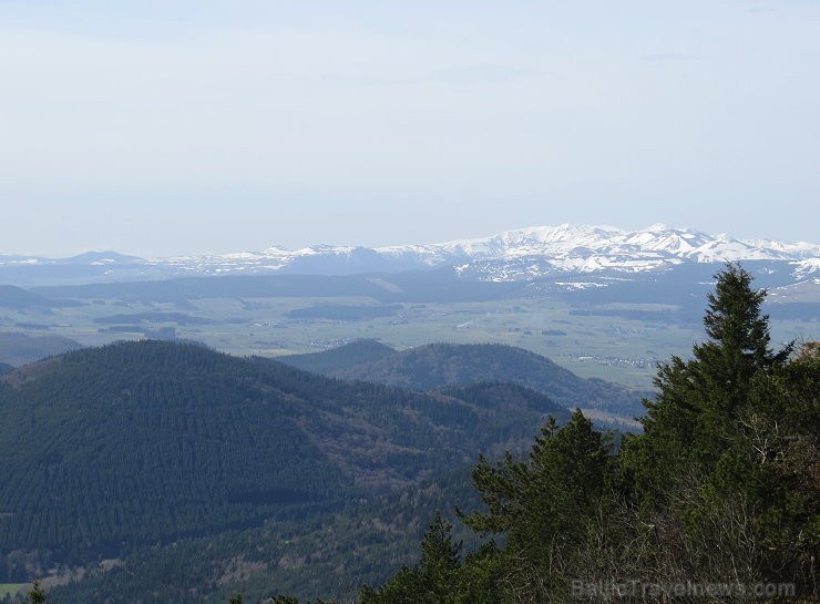 Travelnews.lv dodas iepazīt Francijas slaveno Puy de Dome virsotni ar 80 vulkāniem www.panoramiquedesdomes.fr 125303