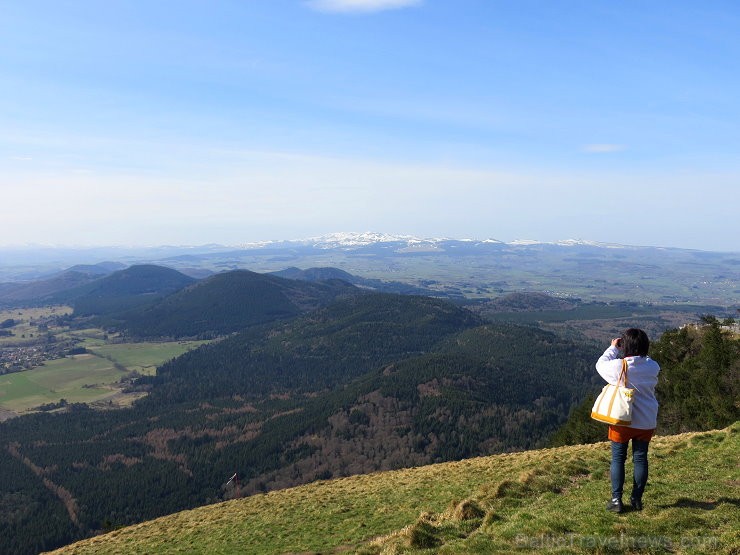 Travelnews.lv dodas iepazīt Francijas slaveno Puy de Dome virsotni ar 80 vulkāniem www.panoramiquedesdomes.fr 125304