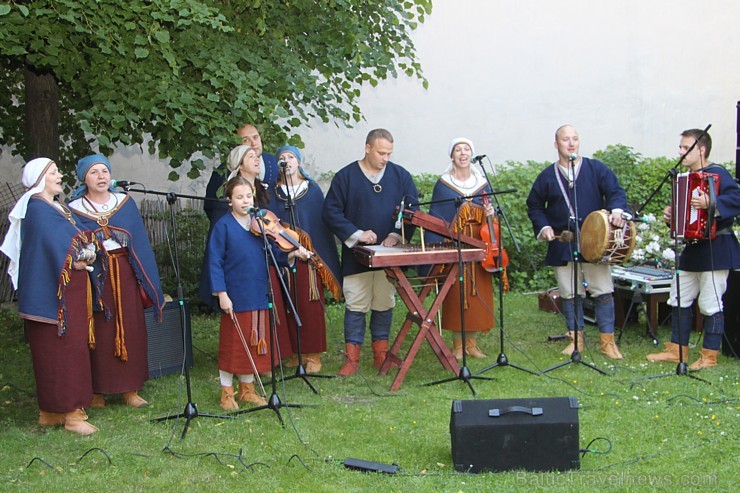«Latgales dienas» ieskandina Ciblas novada folkloras kopa «Ilža» Latvijas Republikas konsulātā 125394