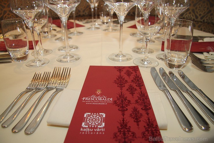Itālijas vīna nams «Marchesi de Frescobaldi» 11.06.2014 prezentējās Vecrīgas restorānā «Kaļķu vārti» ar alkoholisko dzērienu vairumtirdzniecības uzņēm Itālijas vīna nams «Marchesi de Frescobaldi» 11.06.2014 prezentējās Vecrīgas restorānā «Kaļķu vārti» ar alkoholisko dzērienu vairumtirdzniecības uzņēm 125706
