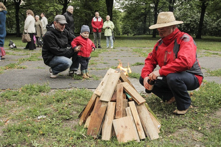 Pasākumā piedalījās bērnu folkloras kopas Krulla, Ciguzis un mazie rīdzinieki ar saviem vecākiem Pasākumā piedalījās bērnu folkloras kopas Krulla, Ciguzis un mazie rīdzinieki ar saviem vecākiem 125959