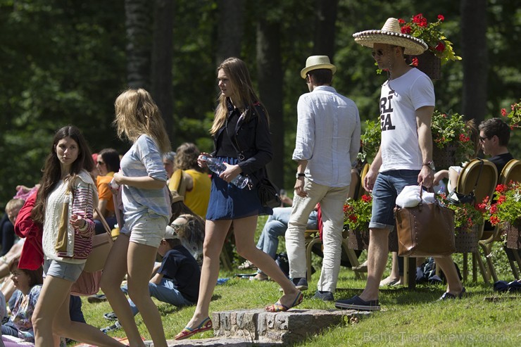 Dikļu pilī noticis pirmais mūzikas mini festivāls 126476