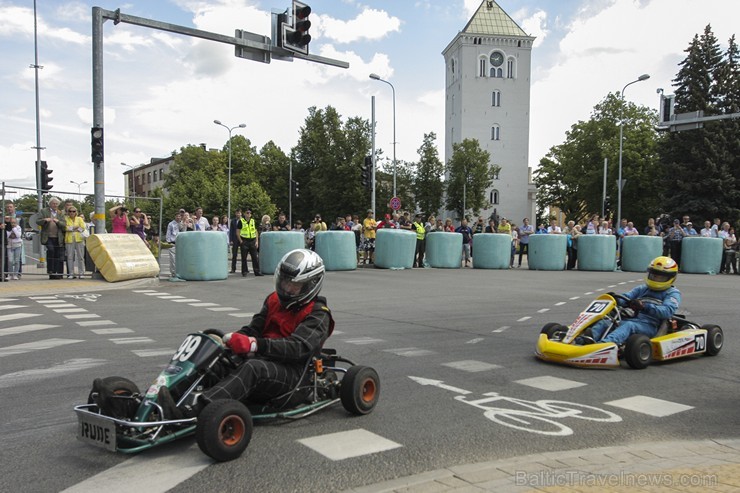 Inženieru dienu ietvaros Jelgavas pilsētas centrā norisinājās PRO-KART kauss 2014 ceturtais posms, kas pulcēja nepilnus divus simtus kartinga braucēju Inženieru dienu ietvaros Jelgavas pilsētas centrā norisinājās PRO-KART kauss 2014 ceturtais posms, kas pulcēja nepilnus divus simtus kartinga braucēju 126672