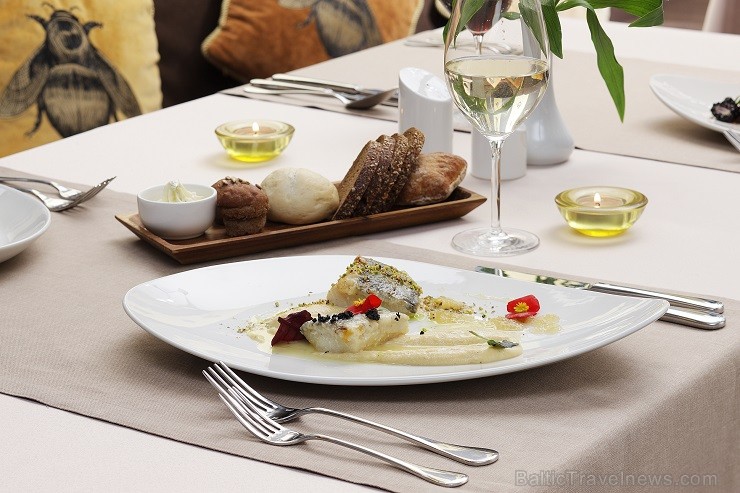 Vecrīgas restorāna Melnā Bite kolektīvs aicina ļauties vasaras garšām, restorāna terasē baudot jaunos šefpavāra sarūpētos ēdienus. Vairāk www.melnabit 126852