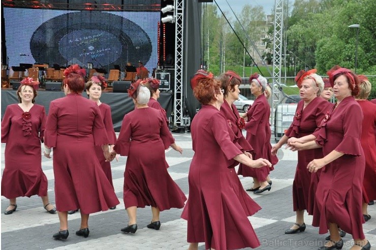 Rēzeknē 13.jūlijā bija pulcējušies 17 senioru deju kolektīvi no Latgales, Vidzemes un Kurzemes, kuri izdejoja savas dvēseles stīgas Latgales senioru d Rēzeknē 13.jūlijā bija pulcējušies 17 senioru deju kolektīvi no Latgales, Vidzemes un Kurzemes, kuri izdejoja savas dvēseles stīgas Latgales senioru d 128201