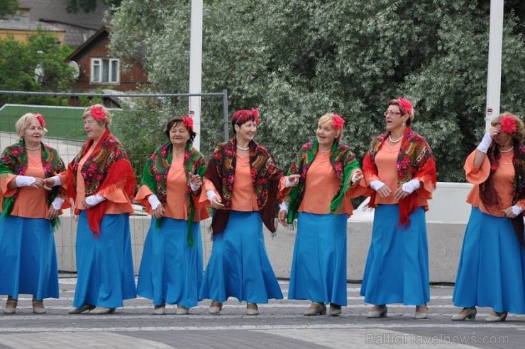 Rēzeknē 13.jūlijā bija pulcējušies 17 senioru deju kolektīvi no Latgales, Vidzemes un Kurzemes, kuri izdejoja savas dvēseles stīgas Latgales senioru d Rēzeknē 13.jūlijā bija pulcējušies 17 senioru deju kolektīvi no Latgales, Vidzemes un Kurzemes, kuri izdejoja savas dvēseles stīgas Latgales senioru d 128209