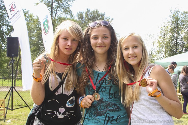 19. jūlijā Neretas novada svētku laikā, ģimenes varēja piedalīties Ģimeņu sporta festivālā, kur katra - gan liela, gan maza sportot griboša ģimene iz 19. jūlijā Neretas novada svētku laikā, ģimenes varēja piedalīties Ģimeņu sporta festivālā, kur katra - gan liela, gan maza sportot griboša ģimene iz 128614