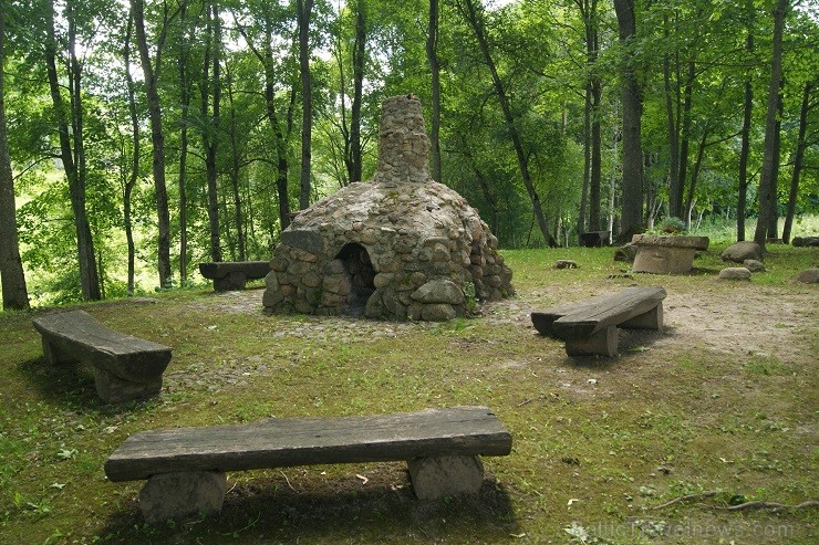 Aknīste ir viena no gleznainākajām Sēlijas mazpilsētām. Tā atrodas starp Neretu un Subati, turpat netālu arī Latvijas - Lietuvas robeža Aknīste ir viena no gleznainākajām Sēlijas mazpilsētām. Tā atrodas starp Neretu un Subati, turpat netālu arī Latvijas - Lietuvas robeža 128723