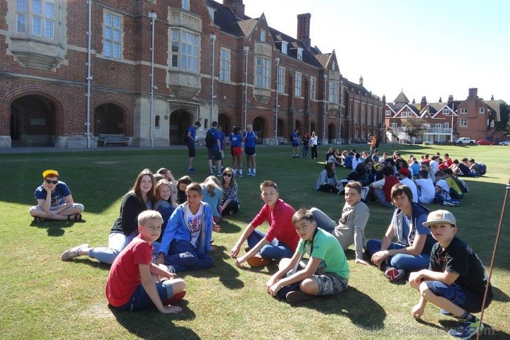 Ieskaties, kā Meridian Group grupa mācās angļu valodu un izbauda vasaru Eastbourne College Lielbritānijā Ieskaties, kā Meridian Group grupa mācās angļu valodu un izbauda vasaru Eastbourne College Lielbritānijā 129093