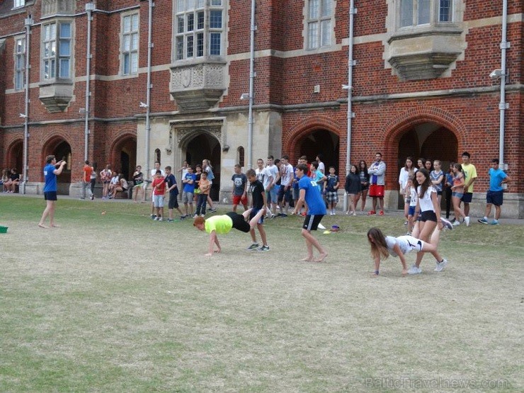Ieskaties, kā Meridian Group grupa mācās angļu valodu un izbauda vasaru Eastbourne College Lielbritānijā Ieskaties, kā Meridian Group grupa mācās angļu valodu un izbauda vasaru Eastbourne College Lielbritānijā 129102