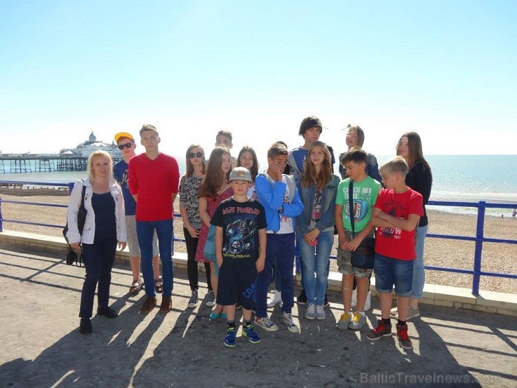 Ieskaties, kā Meridian Group grupa mācās angļu valodu un izbauda vasaru Eastbourne College Lielbritānijā. Vairāk informācijas - www.meridian.lv Ieskaties, kā Meridian Group grupa mācās angļu valodu un izbauda vasaru Eastbourne College Lielbritānijā. Vairāk informācijas - www.meridian.lv 129112