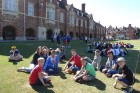 Ieskaties, kā Meridian Group grupa mācās angļu valodu Eastbourne College Lielbritānijā