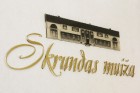 Ventas gleznainajā krastā esošā Skrundas muiža apbur ar lauku mieru un pilsētas šarmu