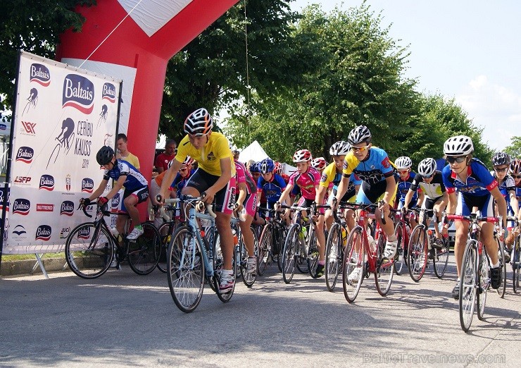 26.07.2014 Emīlijas Sonkas, kas pirms 50 gadiem izcīnīja pasaules čempiones riteņbraukšanā titulu, dzimtajā Alsungā tika aizvadīts kārtējais «Baltais 26.07.2014 Emīlijas Sonkas, kas pirms 50 gadiem izcīnīja pasaules čempiones riteņbraukšanā titulu, dzimtajā Alsungā tika aizvadīts kārtējais «Baltais 129308