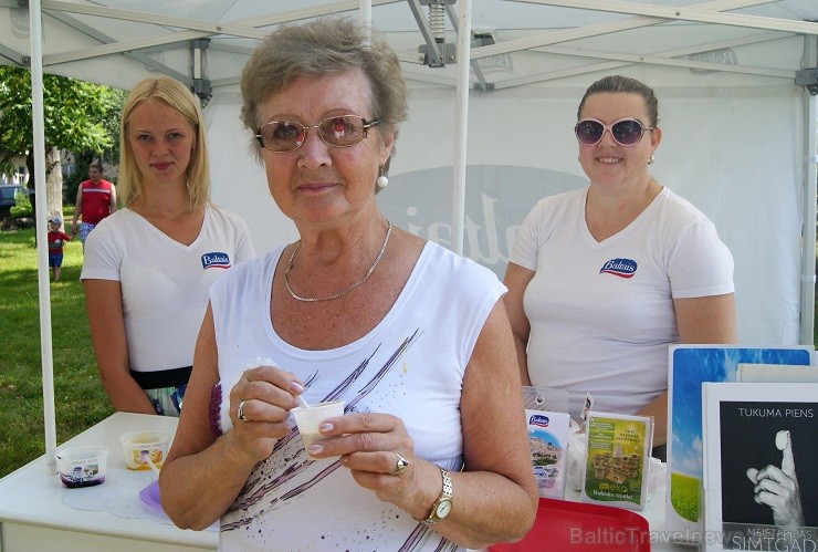 26.07.2014 Emīlijas Sonkas, kas pirms 50 gadiem izcīnīja pasaules čempiones riteņbraukšanā titulu, dzimtajā Alsungā tika aizvadīts kārtējais «Baltais 26.07.2014 Emīlijas Sonkas, kas pirms 50 gadiem izcīnīja pasaules čempiones riteņbraukšanā titulu, dzimtajā Alsungā tika aizvadīts kārtējais «Baltais 129326