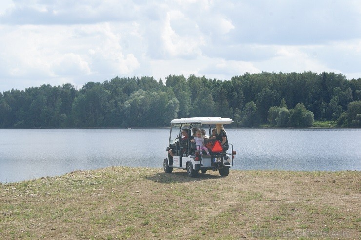 Uz salas Daugavā, Koknesē, top Likteņdārzs. Tā ir vieta, kur satiekas pagātne, tagadne un nākotne. Gan cilvēka, gan valsts. Satiekas, lai dotu mierinā Uz salas Daugavā, Koknesē, top Likteņdārzs. Tā ir vieta, kur satiekas pagātne, tagadne un nākotne. Gan cilvēka, gan valsts. Satiekas, lai dotu mierinā 129355