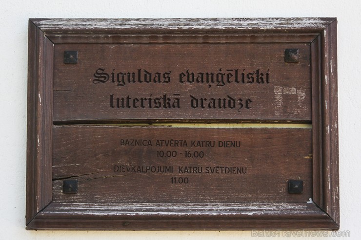 Siguldas draudze dibināta jau tālajā 1225. gadā. Ir saglabājušās ziņas, ka gadu vēlāk pie Siguldas pils uzcelta arī pirmā baznīca Siguldas draudze dibināta jau tālajā 1225. gadā. Ir saglabājušās ziņas, ka gadu vēlāk pie Siguldas pils uzcelta arī pirmā baznīca 129603