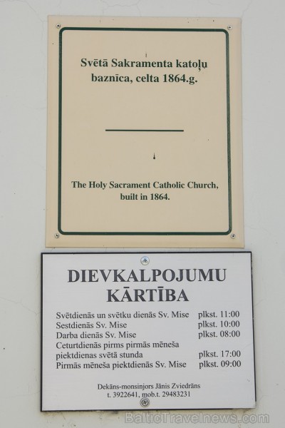 Bauskas katoļu baznīca celta 1864. gadā, interjers iekārtots 19.gs. otrajā pusē. Blakus nelielajam dievnamam 1891. gadā uzcelts zvanu tornis Bauskas katoļu baznīca celta 1864. gadā, interjers iekārtots 19.gs. otrajā pusē. Blakus nelielajam dievnamam 1891. gadā uzcelts zvanu tornis 129956
