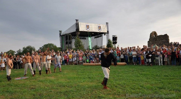 01.08.2014 vēstures rekonstrukciju klubi cīnījās par princeses Rozes atbrīvošanu un vakara noslēgumā koklētājs un princese Roze atkal satikās!Cīņas no 01.08.2014 vēstures rekonstrukciju klubi cīnījās par princeses Rozes atbrīvošanu un vakara noslēgumā koklētājs un princese Roze atkal satikās!Cīņas no 129979