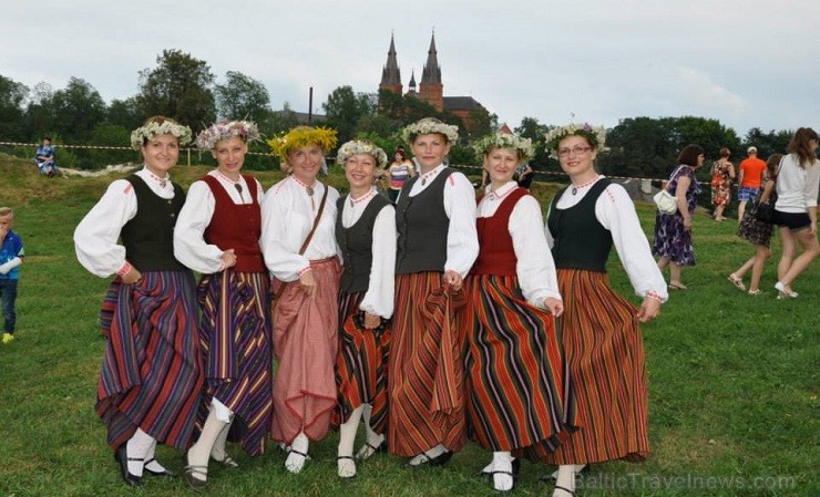 01.08.2014 vēstures rekonstrukciju klubi cīnījās par princeses Rozes atbrīvošanu un vakara noslēgumā koklētājs un princese Roze atkal satikās!Cīņas no 01.08.2014 vēstures rekonstrukciju klubi cīnījās par princeses Rozes atbrīvošanu un vakara noslēgumā koklētājs un princese Roze atkal satikās!Cīņas no 129991