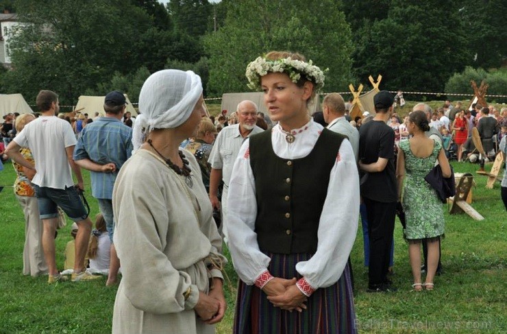 01.08.2014 vēstures rekonstrukciju klubi cīnījās par princeses Rozes atbrīvošanu un vakara noslēgumā koklētājs un princese Roze atkal satikās!Cīņas no 01.08.2014 vēstures rekonstrukciju klubi cīnījās par princeses Rozes atbrīvošanu un vakara noslēgumā koklētājs un princese Roze atkal satikās!Cīņas no 129994