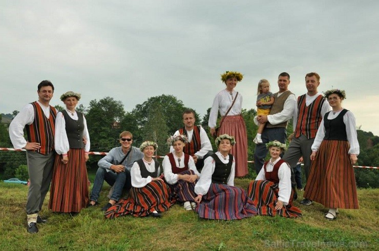 01.08.2014 vēstures rekonstrukciju klubi cīnījās par princeses Rozes atbrīvošanu un vakara noslēgumā koklētājs un princese Roze atkal satikās!Cīņas no 01.08.2014 vēstures rekonstrukciju klubi cīnījās par princeses Rozes atbrīvošanu un vakara noslēgumā koklētājs un princese Roze atkal satikās!Cīņas no 129997