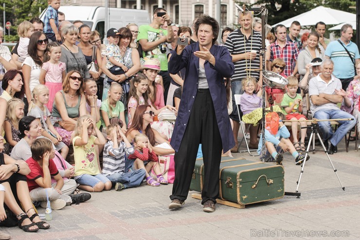 Rīgā aizvadīts vērienīgākais starptautiskais ielu mākslas un pasaules mūzikas festivāls «Re Re Rīga» Rīgā aizvadīts vērienīgākais starptautiskais ielu mākslas un pasaules mūzikas festivāls «Re Re Rīga» 130502