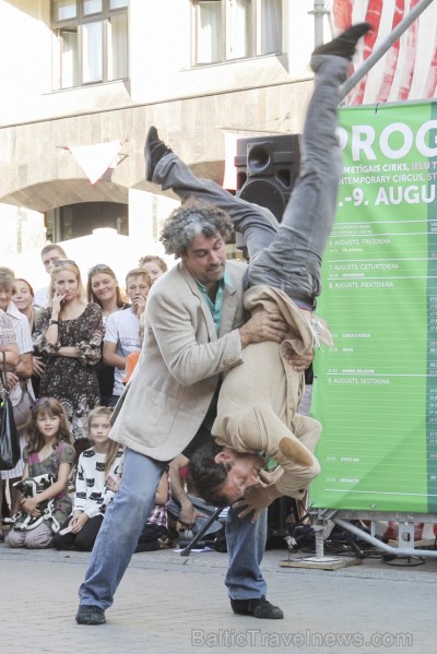 Rīgā aizvadīts vērienīgākais starptautiskais ielu mākslas un pasaules mūzikas festivāls «Re Re Rīga» Rīgā aizvadīts vērienīgākais starptautiskais ielu mākslas un pasaules mūzikas festivāls «Re Re Rīga» 130507