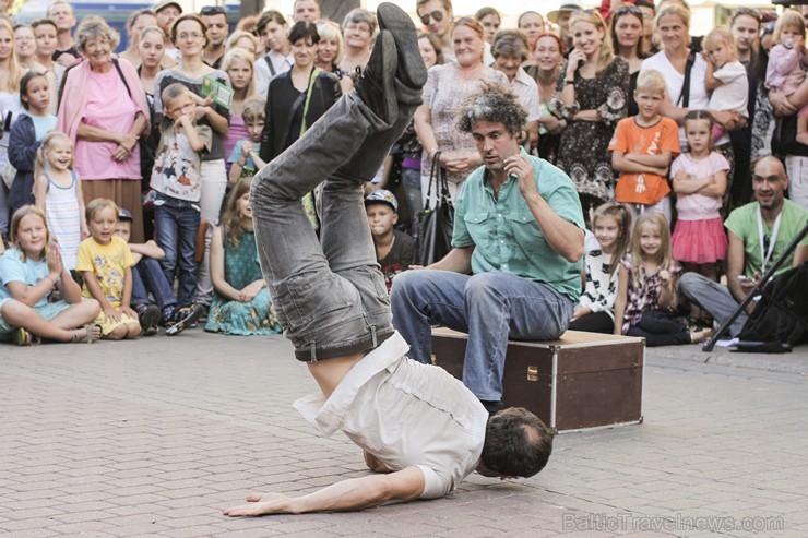 Rīgā aizvadīts vērienīgākais starptautiskais ielu mākslas un pasaules mūzikas festivāls «Re Re Rīga» Rīgā aizvadīts vērienīgākais starptautiskais ielu mākslas un pasaules mūzikas festivāls «Re Re Rīga» 130510