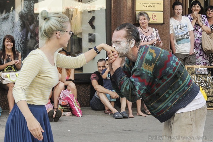 Rīgā aizvadīts vērienīgākais starptautiskais ielu mākslas un pasaules mūzikas festivāls «Re Re Rīga» Rīgā aizvadīts vērienīgākais starptautiskais ielu mākslas un pasaules mūzikas festivāls «Re Re Rīga» 130522