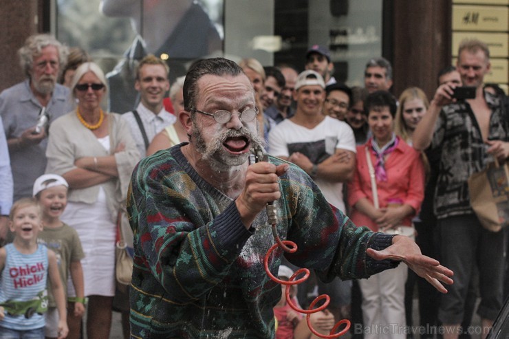 Rīgā aizvadīts vērienīgākais starptautiskais ielu mākslas un pasaules mūzikas festivāls «Re Re Rīga» Rīgā aizvadīts vērienīgākais starptautiskais ielu mākslas un pasaules mūzikas festivāls «Re Re Rīga» 130527