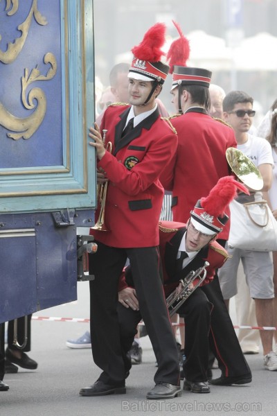 Rīgā aizvadīts vērienīgākais starptautiskais ielu mākslas un pasaules mūzikas festivāls «Re Re Rīga» Rīgā aizvadīts vērienīgākais starptautiskais ielu mākslas un pasaules mūzikas festivāls «Re Re Rīga» 130534