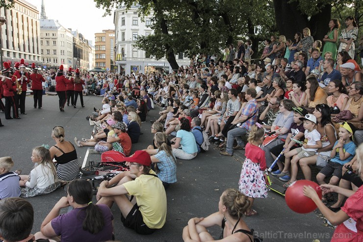 Rīgā aizvadīts vērienīgākais starptautiskais ielu mākslas un pasaules mūzikas festivāls «Re Re Rīga» Rīgā aizvadīts vērienīgākais starptautiskais ielu mākslas un pasaules mūzikas festivāls «Re Re Rīga» 130543