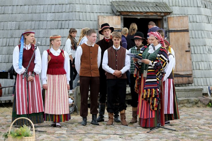 Žaliūkių malūnininko sodyboje įvykusią Žolinės šventę 131176
