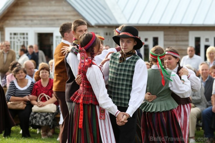 Žaliūkių malūnininko sodyboje įvykusią Žolinės šventę 131191