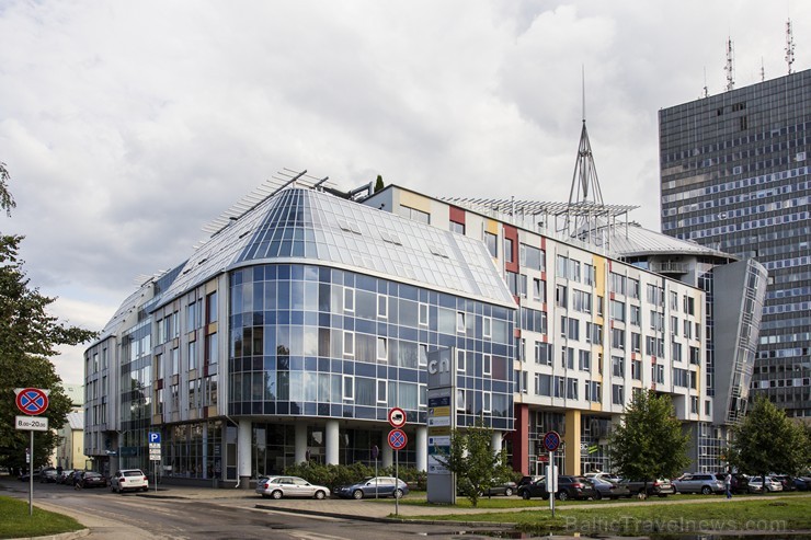 Vietu Daugavas krastā, kur tagad atrodas Centra Nams, 17. gadsimtā ieskāva citadele, kas Rīgas ziemeļu pusē veidoja aizsardzības joslu no nevēlamiem p Vietu Daugavas krastā, kur tagad atrodas Centra Nams, 17. gadsimtā ieskāva citadele, kas Rīgas ziemeļu pusē veidoja aizsardzības joslu no nevēlamiem p 131544