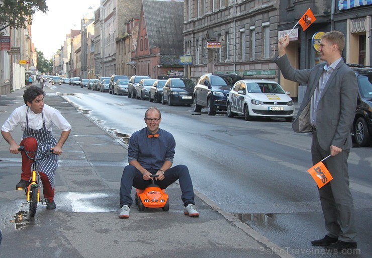 Restorāna «Sirmais & Dreibants» šefpavārs Mārtiņš Sirmais sacenšas ar autonomas «Sixt» vadītāju Baltijas valstīs Arni Jaudzemu (www.sixt.lv/velo) Restorāna «Sirmais & Dreibants» šefpavārs Mārtiņš Sirmais sacenšas ar autonomas «Sixt» vadītāju Baltijas valstīs Arni Jaudzemu (www.sixt.lv/velo) 131570
