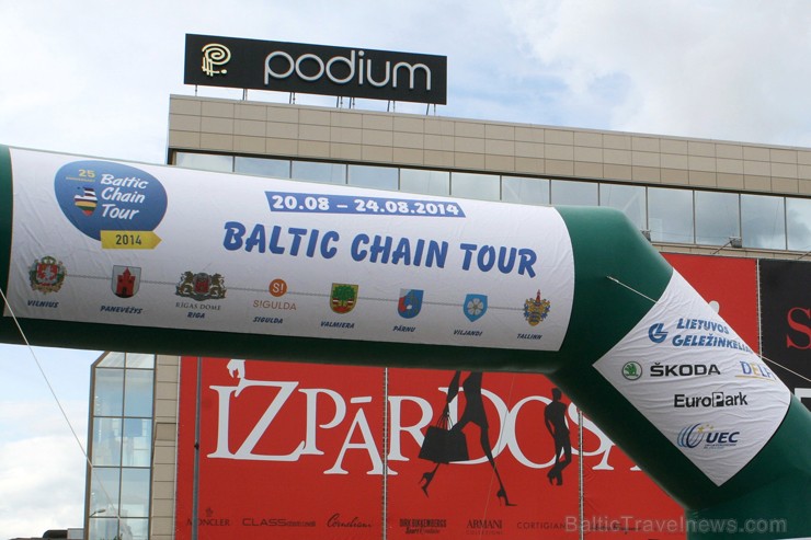 Rīgā, laukumā pie Elkor Plaza, 21. augustā pulksten 14.00 tika dots starts 'Baltijas ceļa' daudzdienu velobrauciena otrajam posmam. 'Baltijas ceļa' ve Rīgā, laukumā pie Elkor Plaza, 21. augustā pulksten 14.00 tika dots starts 'Baltijas ceļa' daudzdienu velobrauciena otrajam posmam. 'Baltijas ceļa' ve 131603