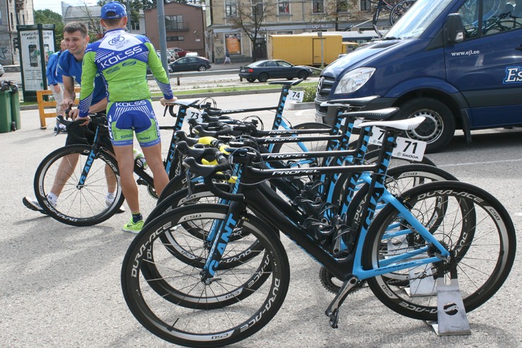 Rīgā, laukumā pie Elkor Plaza, 21. augustā pulksten 14.00 tika dots starts 'Baltijas ceļa' daudzdienu velobrauciena otrajam posmam. 'Baltijas ceļa' ve Rīgā, laukumā pie Elkor Plaza, 21. augustā pulksten 14.00 tika dots starts 'Baltijas ceļa' daudzdienu velobrauciena otrajam posmam. 'Baltijas ceļa' ve 131614